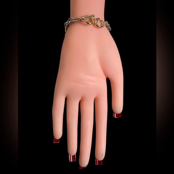 Two tone pave rhinestone clover link toggle bracelet - Picture 5 of 7